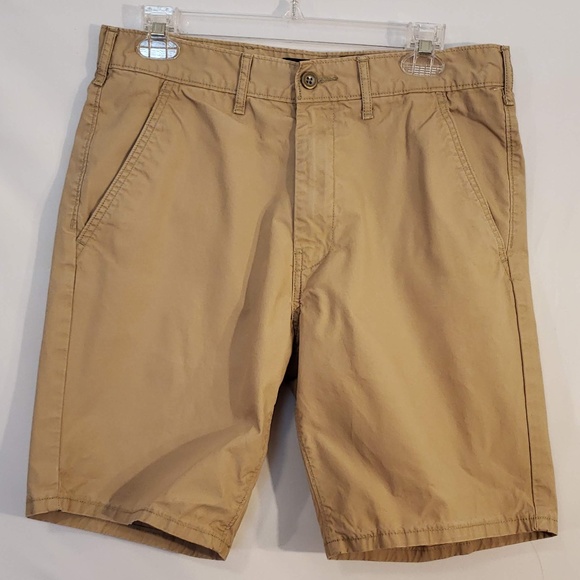 ⚓⚓⚓ Levi Strauss Straight Leg Khaki Shorts ⚓⚓⚓ - Picture 1 of 3